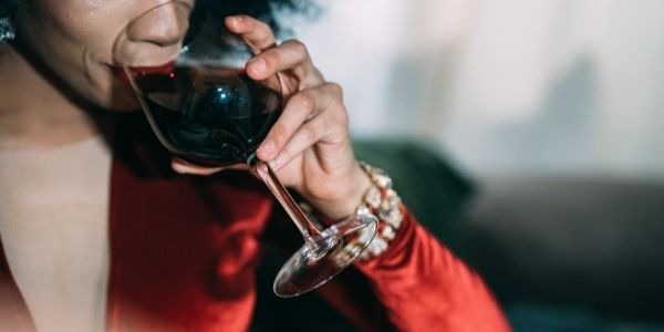 Wino Amarone – czym charakteryzuje się to wino i jak smakuje? Dlaczego Amarone jest drogim winem?